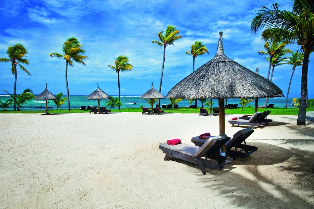 You are currently viewing BALMY NIGHTS, PINK SUNSETS & SALTY AIR